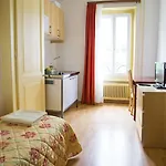 Du Marche Hotel 2*