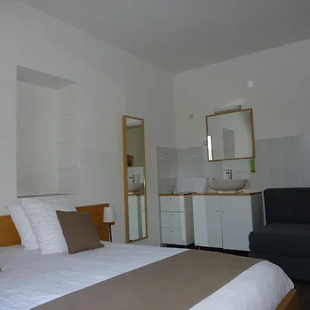 Du Marche Hotel